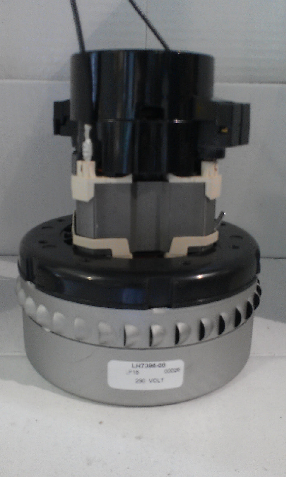 LH7396-00 Lighthouse vacuum motor, 5.7in., 230V, 2 stage